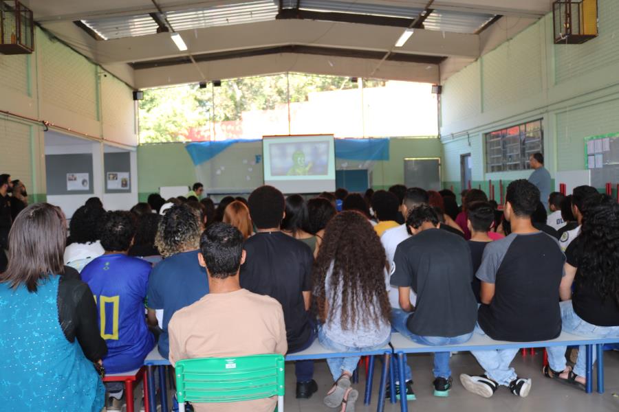 Escola Júlia de Castro recebe programa “É Tempo de Reciclar”