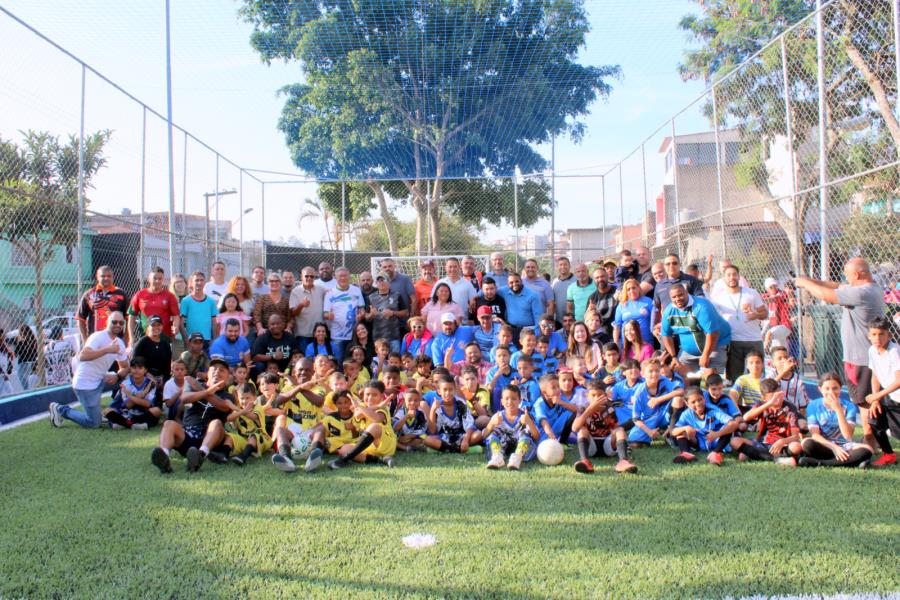 Parque Paraíso ganha quadra esportiva totalmente revitalizada