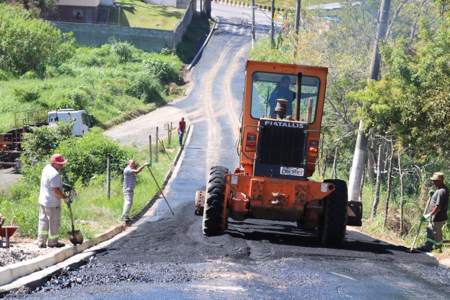 Prefeitura realiza obras de conservação e serviço de limpeza nos bairros de Itapecerica da Serra