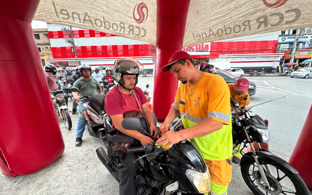 Motociclistas recebem antenas “corta-pipa”