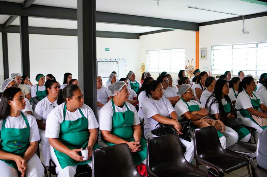 Alimentação Escolar: Cozinheiras da Rede Municipal de Educação Participam de Capacitação